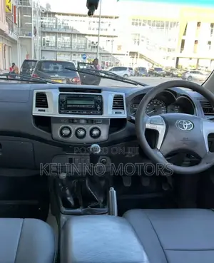Toyota Hilux 2012 White