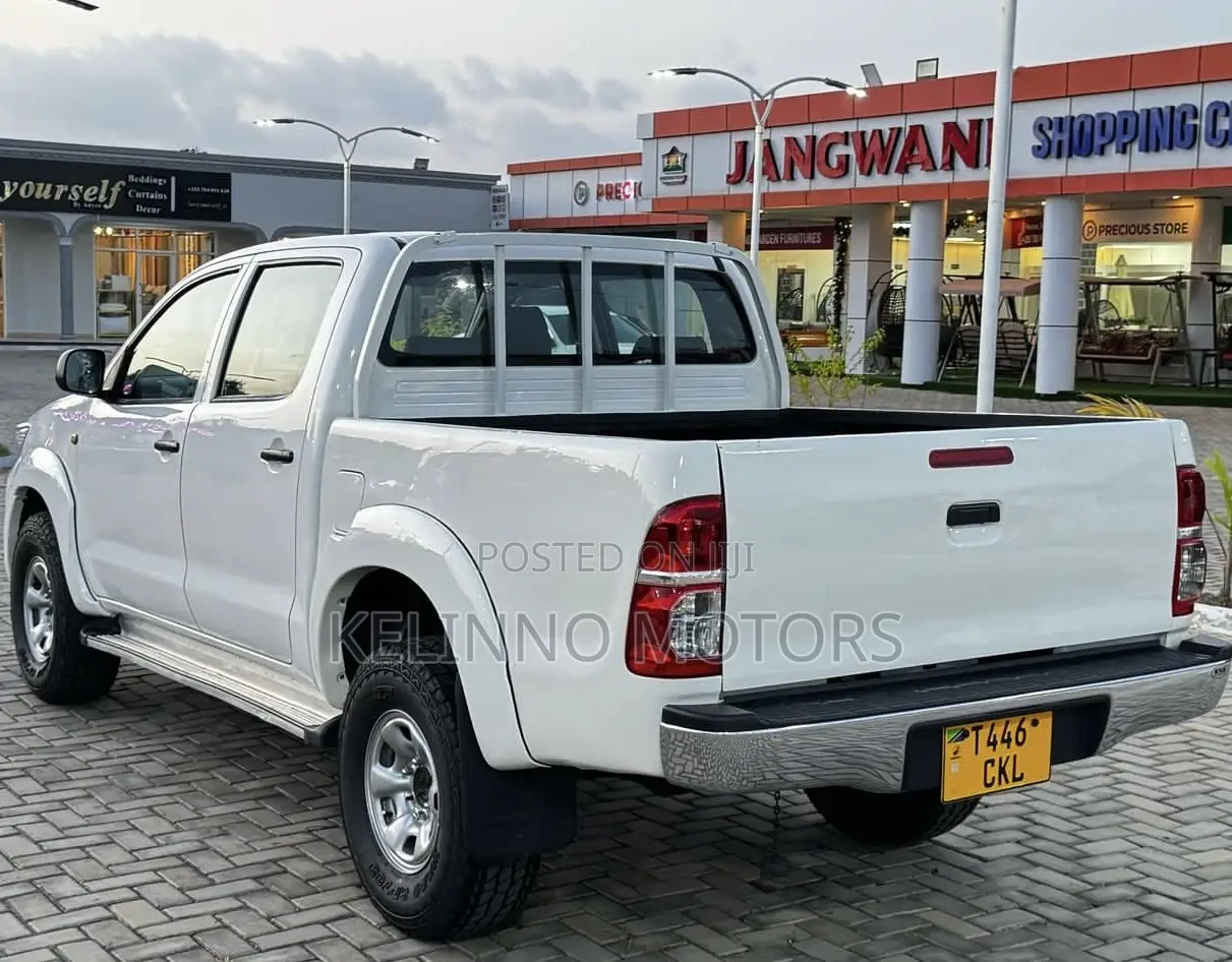 Toyota Hilux 2012 White