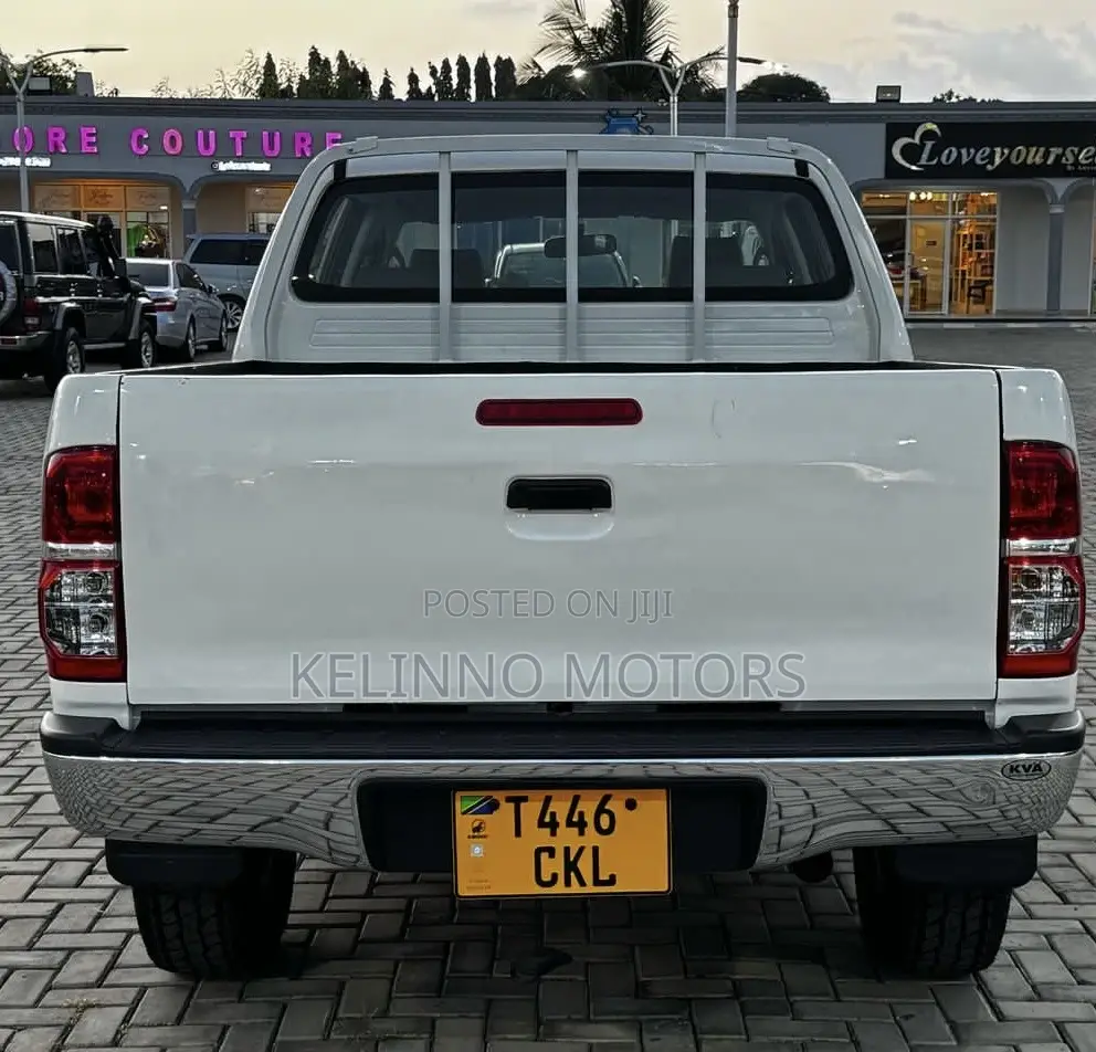 Toyota Hilux 2012 White