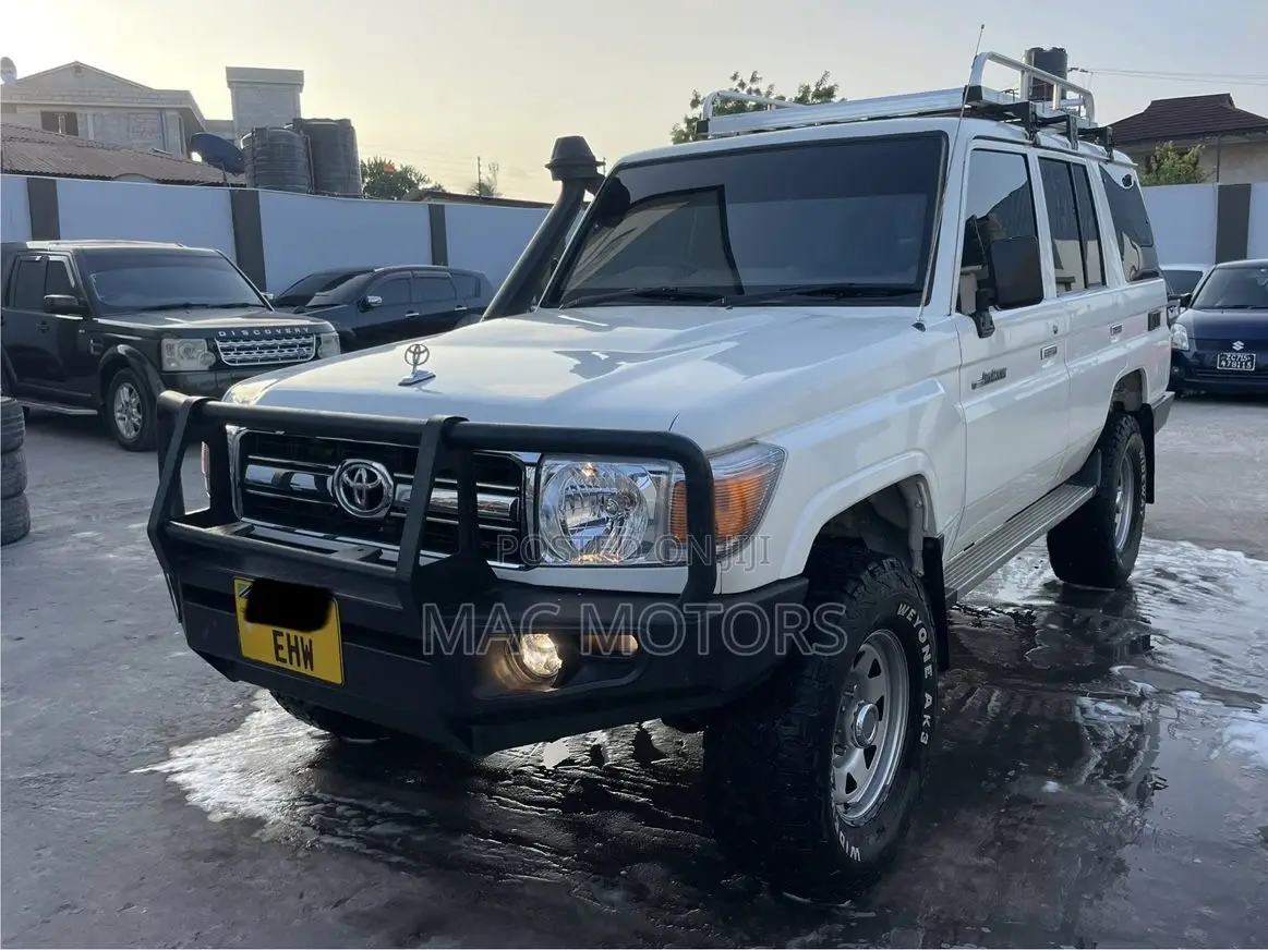 Toyota Land Cruiser 2014 White