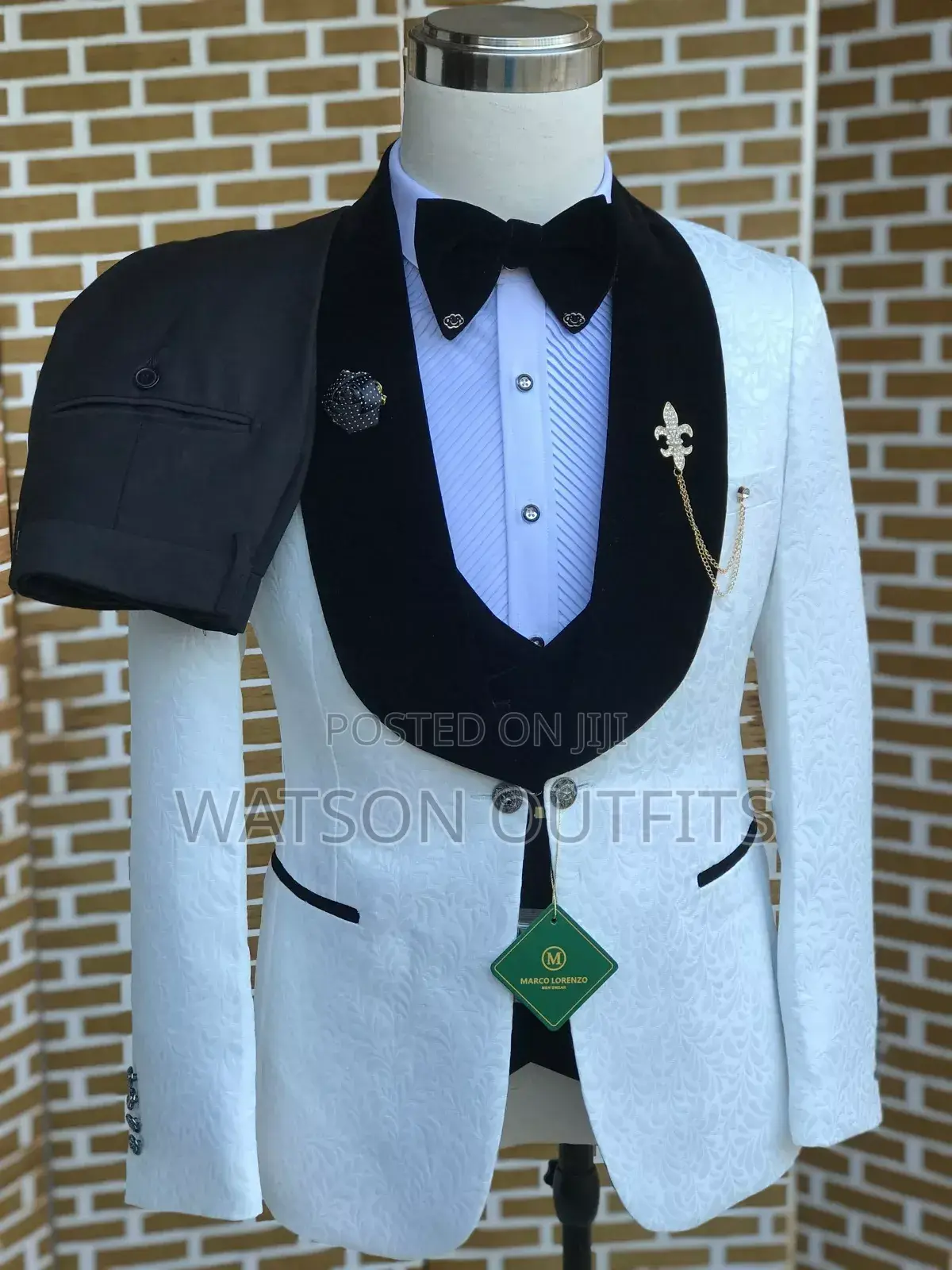 Suti Nyeupe Ya Marco Lorenzo