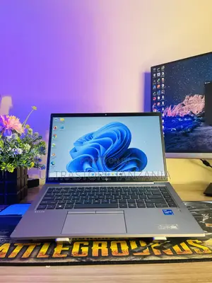 New Laptop HP ZBook Firefly G8 8GB Intel Core I5 SSD 256GB