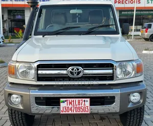 Toyota Land Cruiser 2018 White