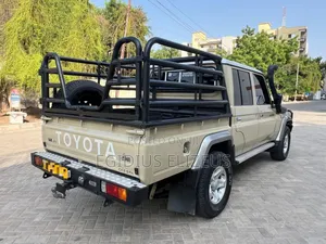 Toyota Land Cruiser 2019 Gold