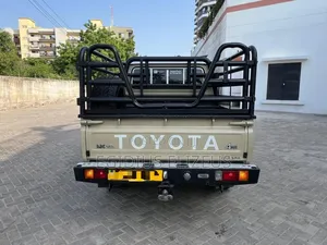 Toyota Land Cruiser 2019 Gold