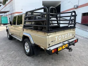Toyota Land Cruiser 2019 Gold