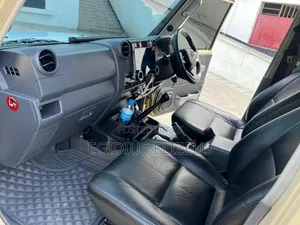 Toyota Land Cruiser 2019 Gold
