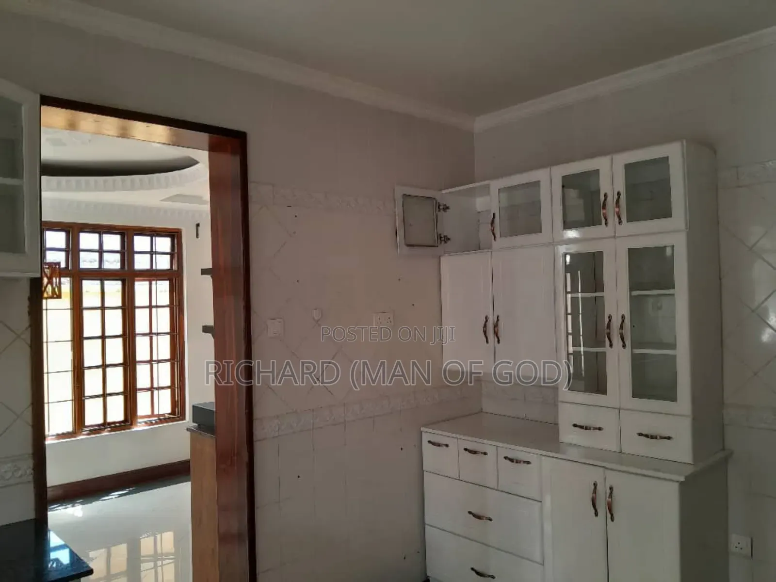 5bdrm Bungalow in Central Business Area for rent