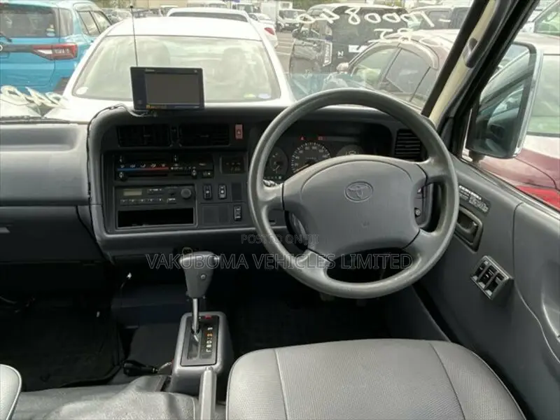 Toyota HiAce 1996 White