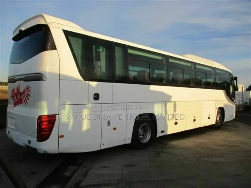Isuzu Executive Bus 2009 White