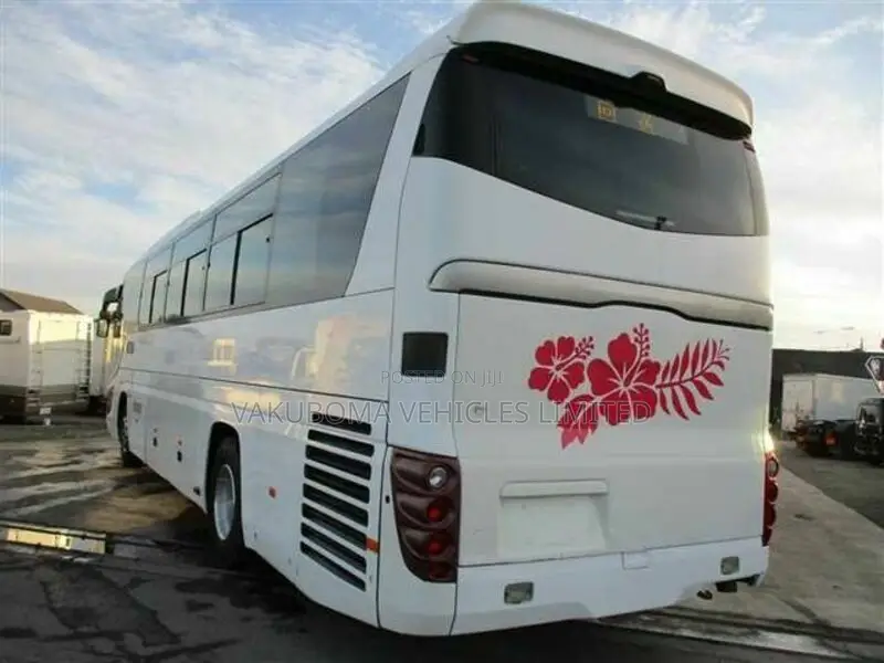 Isuzu Executive Bus 2009 White