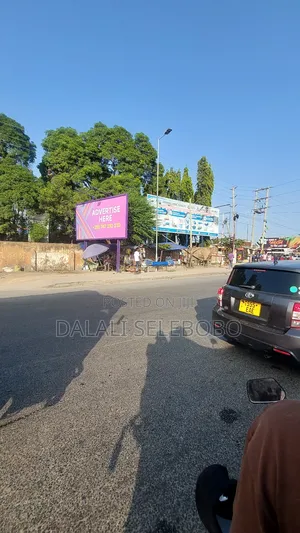 1hecta It Look at Tarmac Mwenge Traffic Light