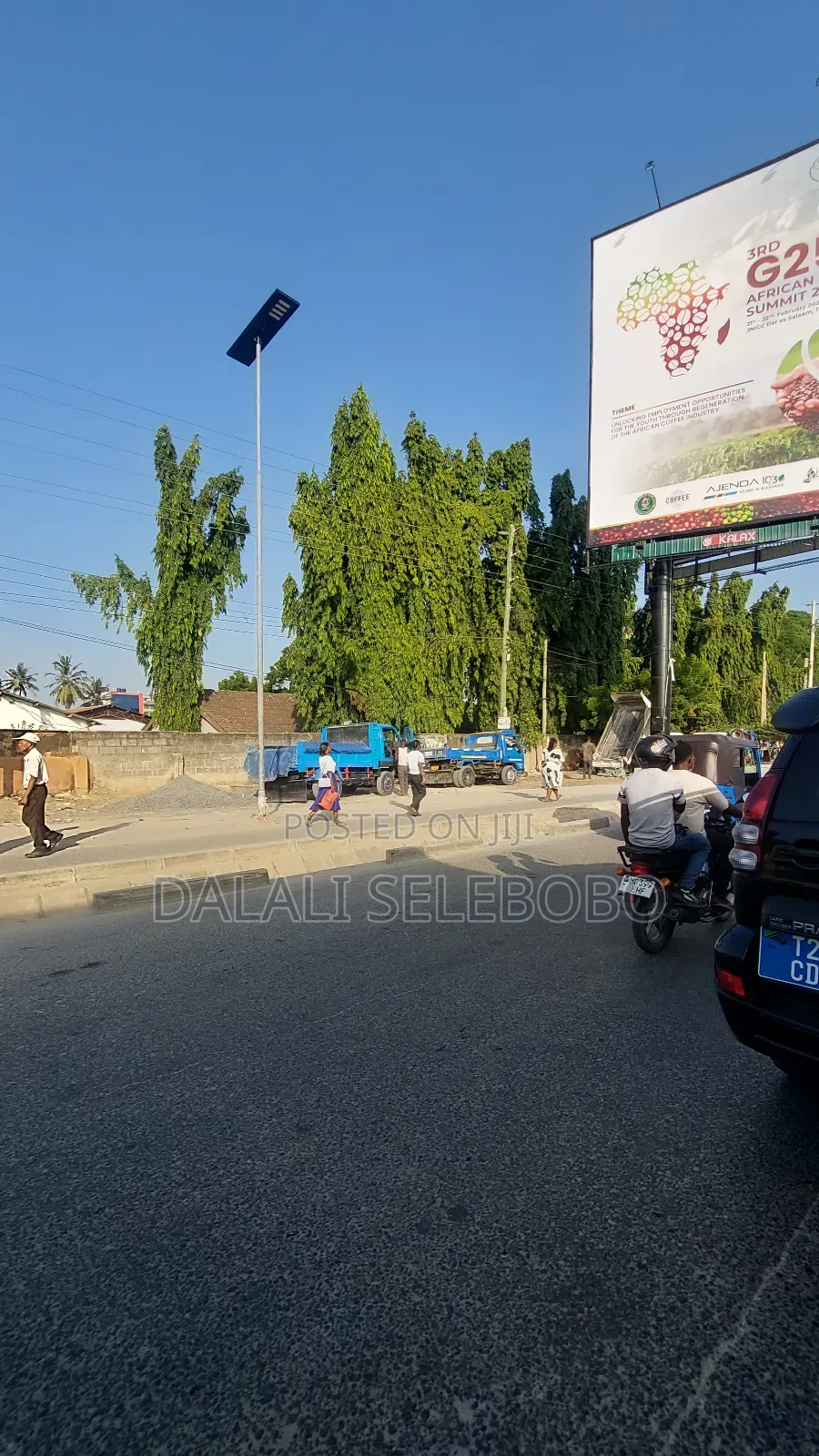 1hecta It Look at Tarmac Mwenge Traffic Light