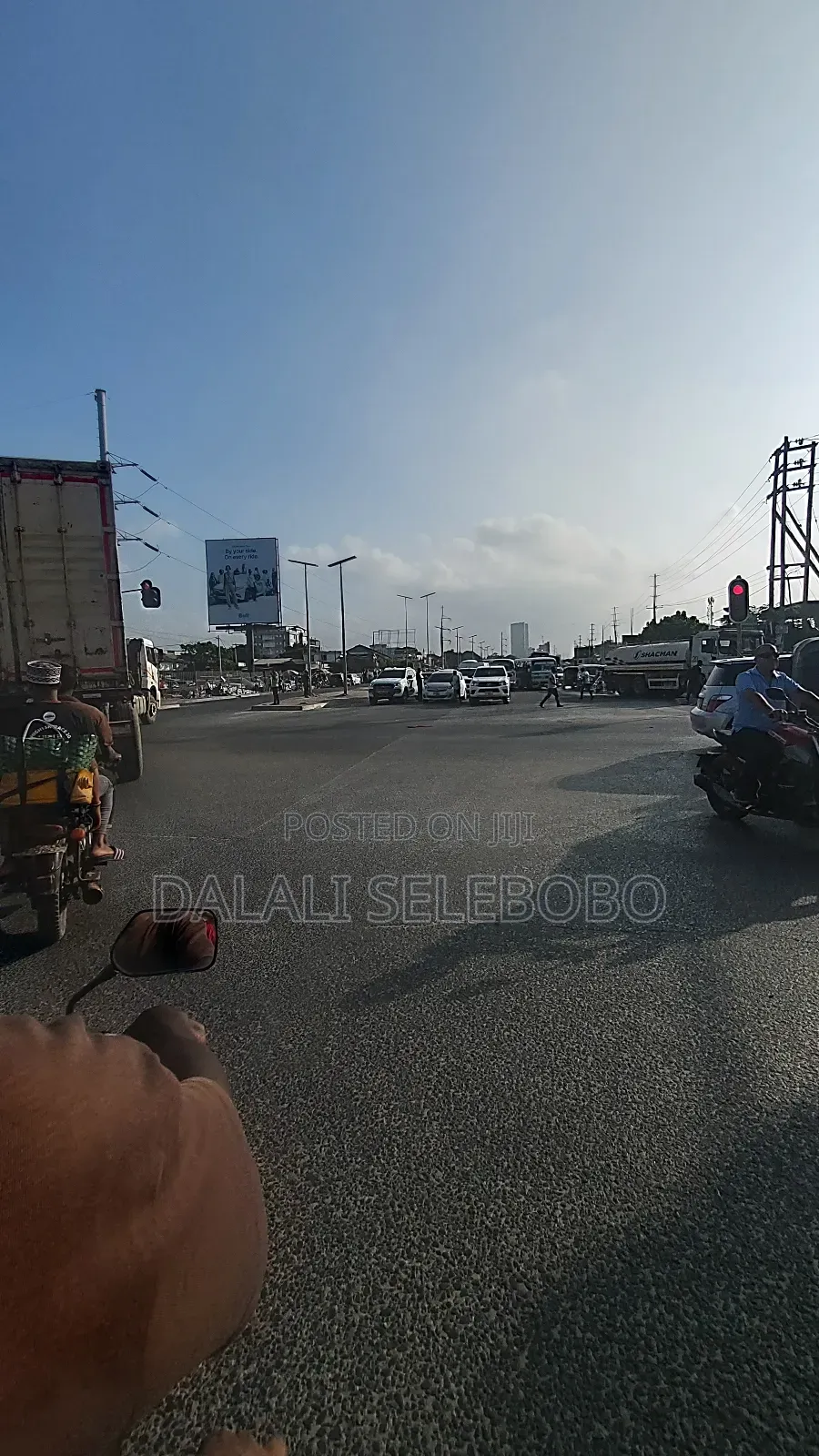 1hecta It Look at Tarmac Mwenge Traffic Light