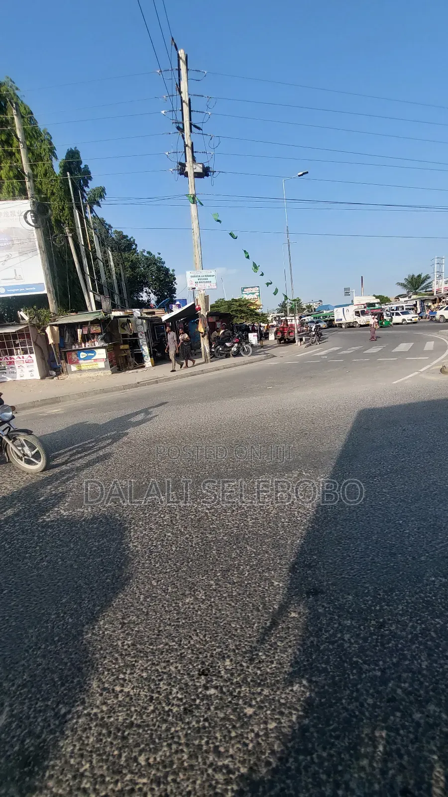 1hecta It Look at Tarmac Mwenge Traffic Light