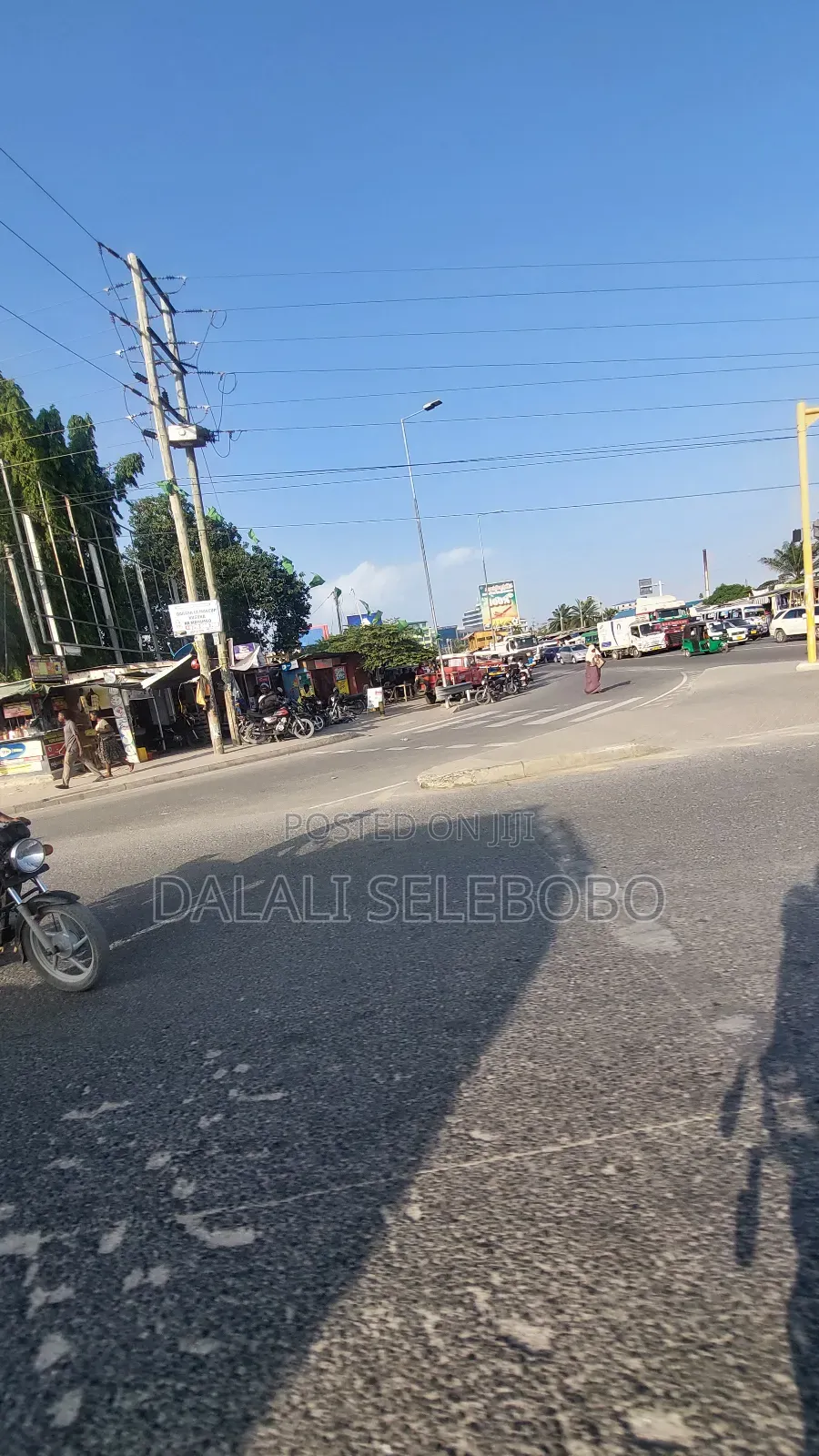 1hecta It Look at Tarmac Mwenge Traffic Light