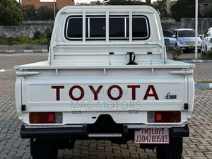 Toyota Land Cruiser 2018 White