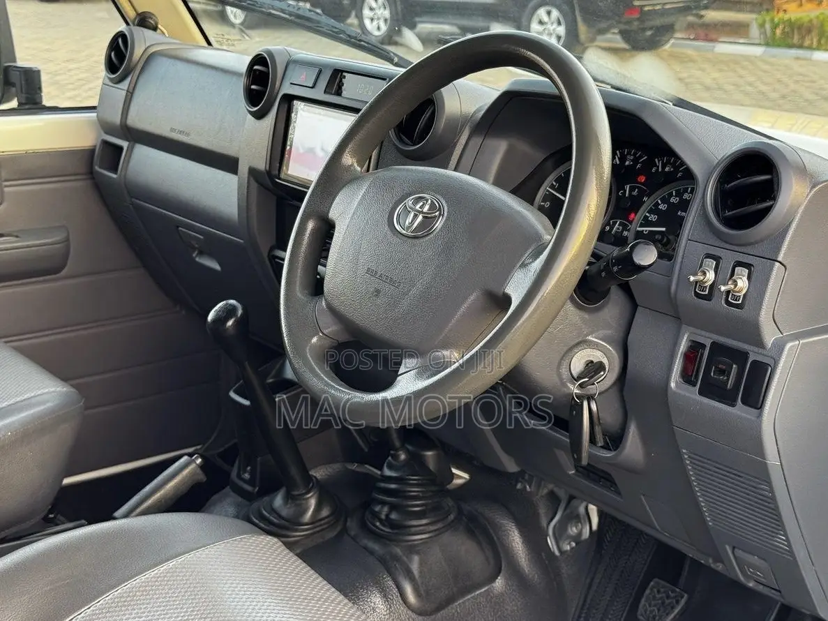 Toyota Land Cruiser 2018 White