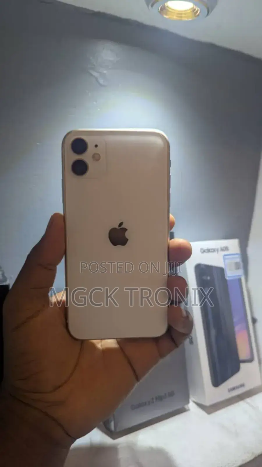 Apple iPhone 11 64 GB Gold