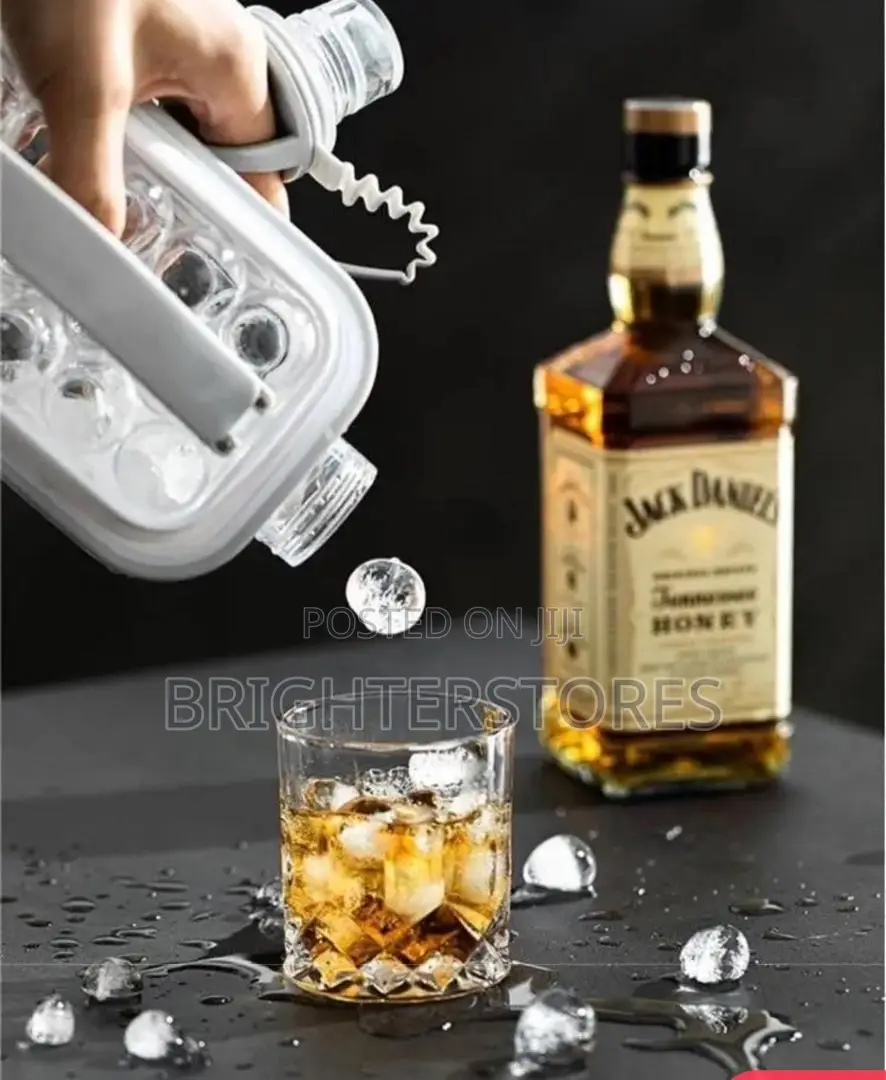 Ice Maker With Cubes