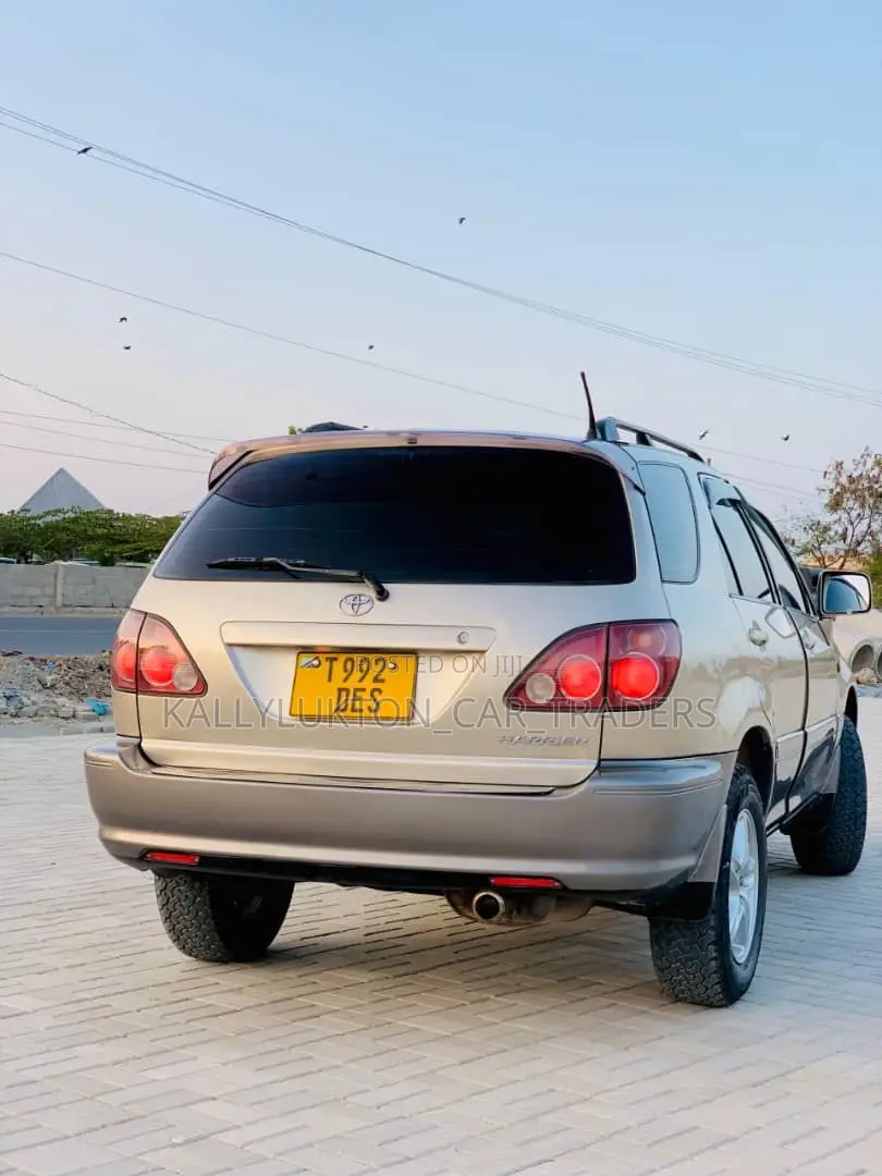 Toyota Harrier 2004 Silver