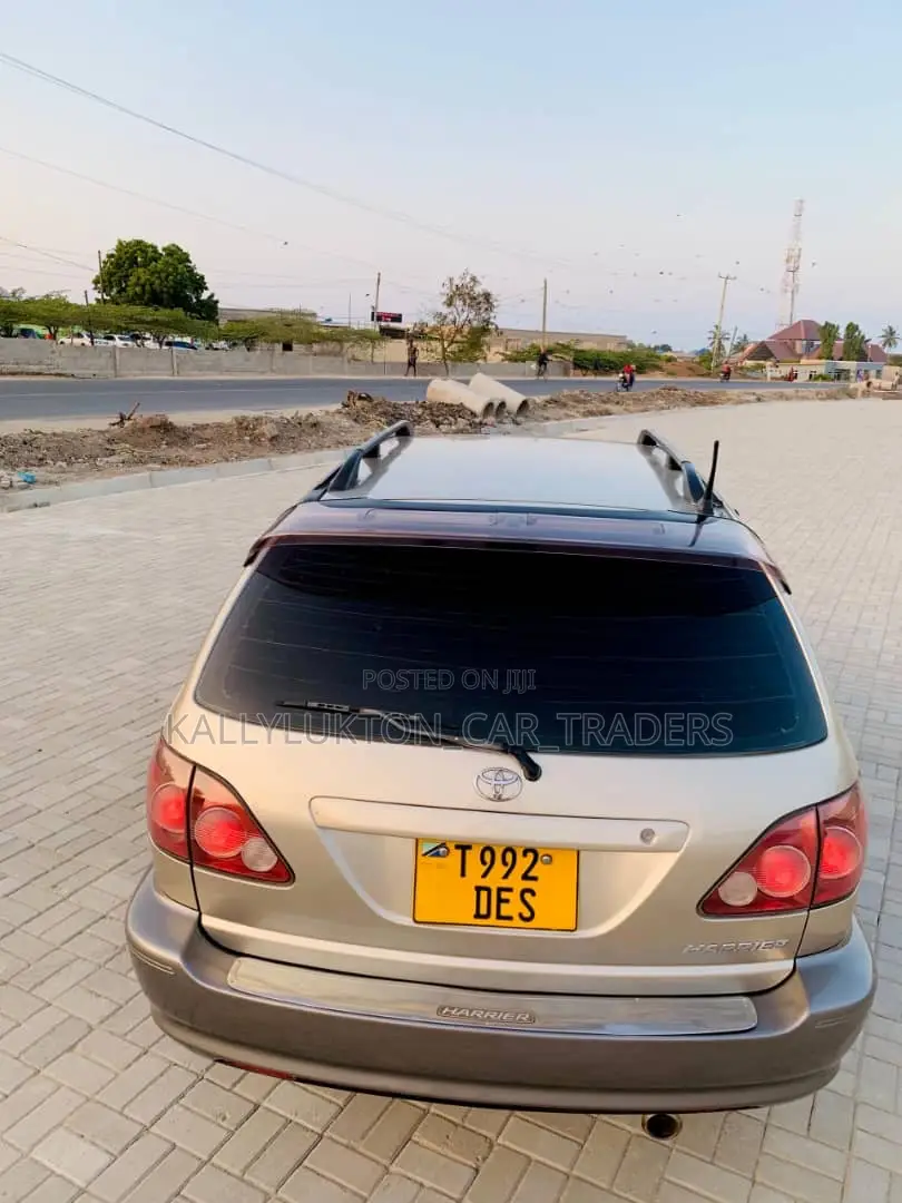 Toyota Harrier 2004 Silver