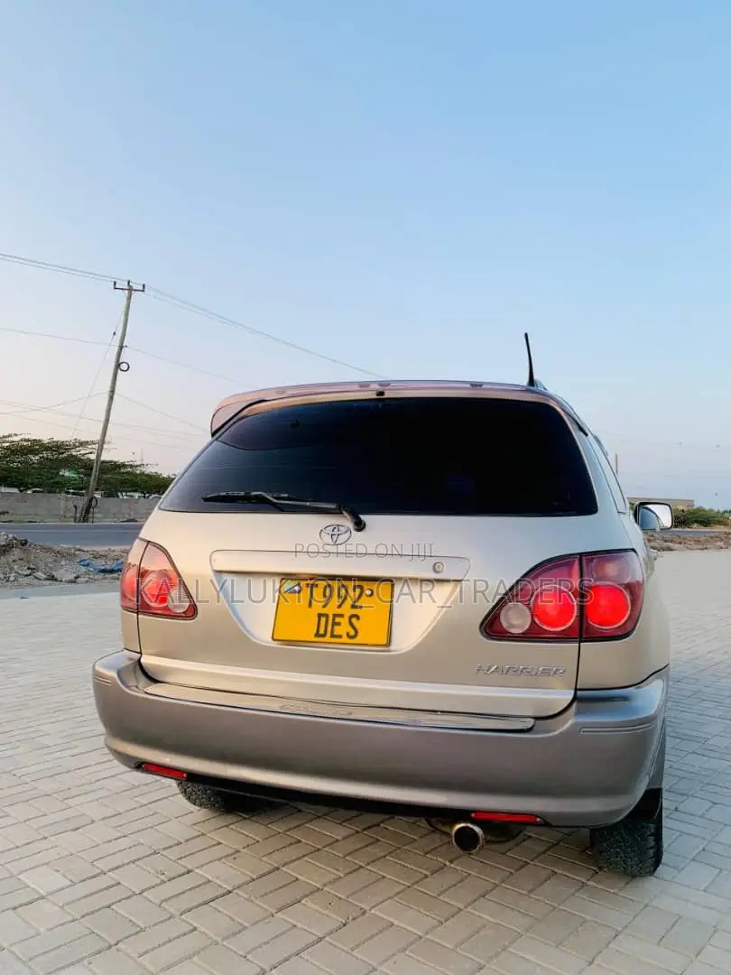 Toyota Harrier 2004 Silver