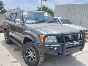 Toyota Land Cruiser HDJ 100 2001 Gray