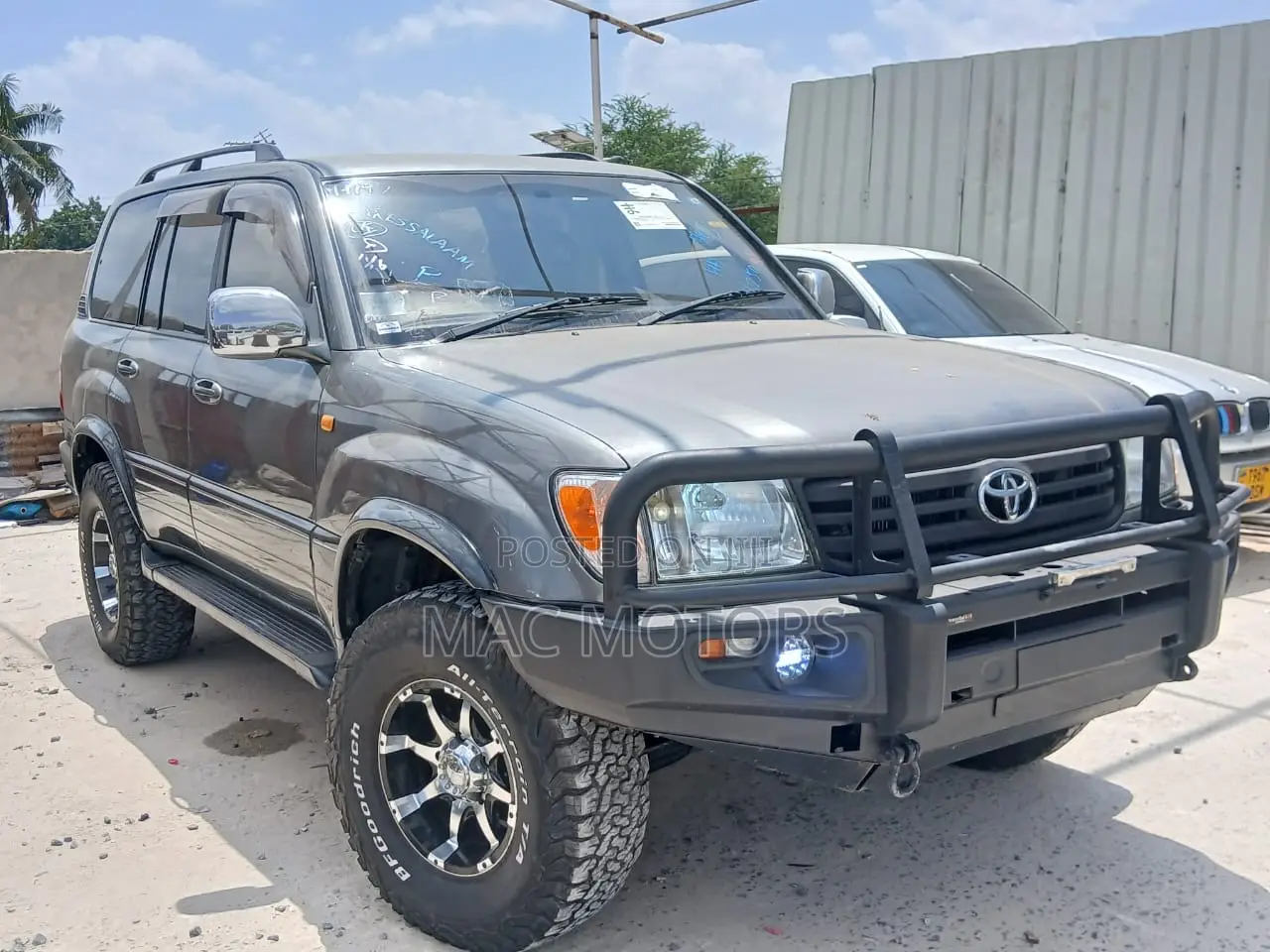 Toyota Land Cruiser HDJ 100 2001 Gray