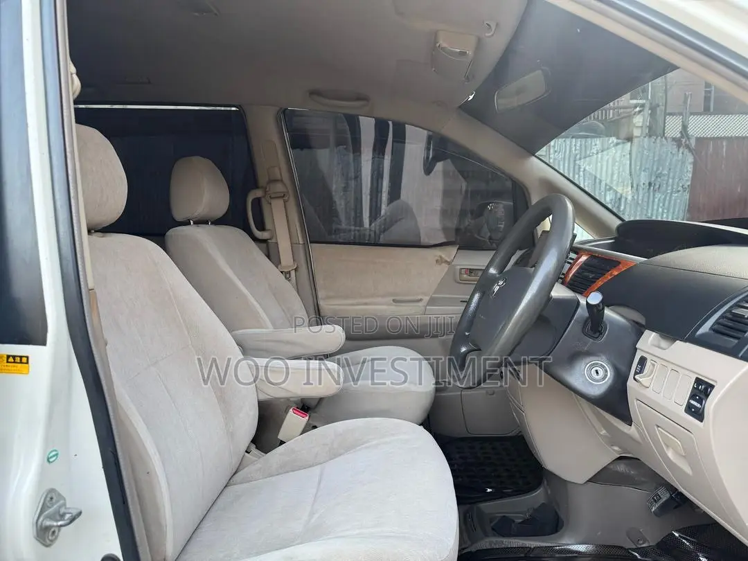 Toyota Noah 2005 White