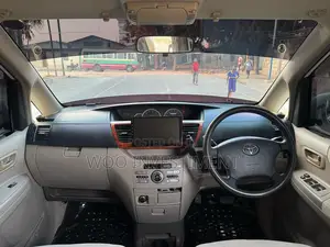 Toyota Noah 2005 White
