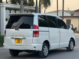 Toyota Noah 2005 White