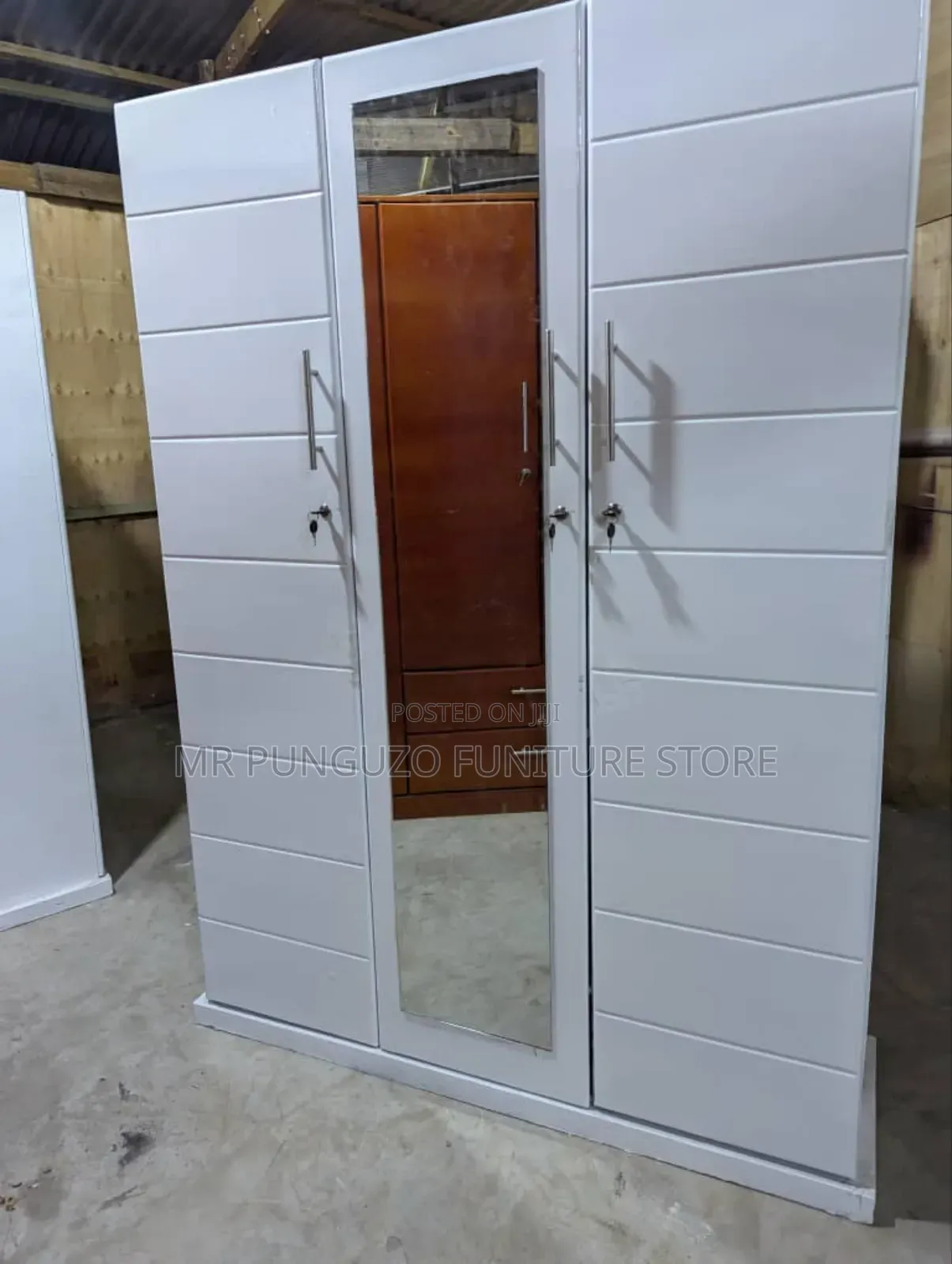 Kabati Milango Mitatu Classic Sana Nyeupe