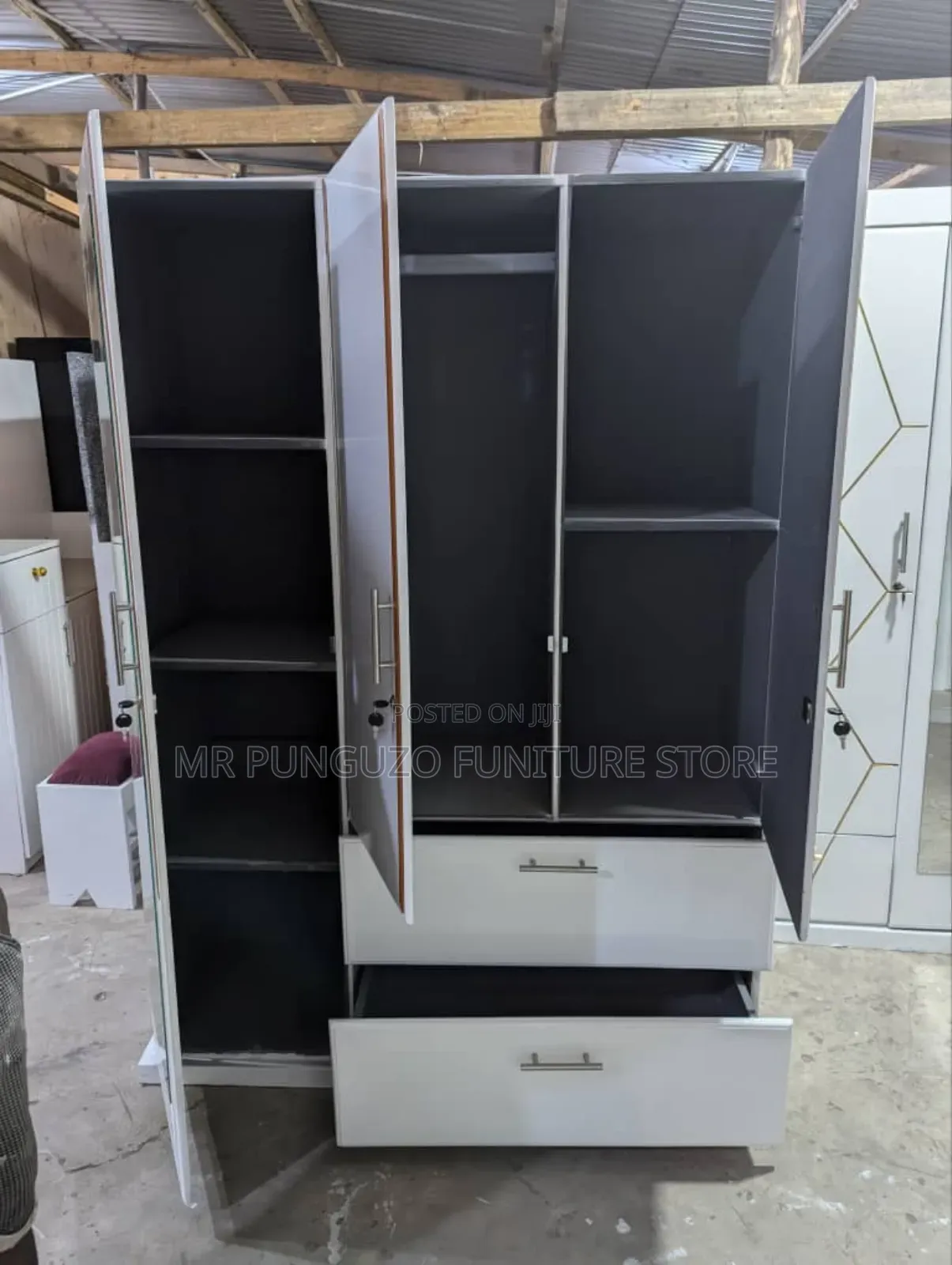 Kabati Milango Mitatu Classic Sana Nyeupe