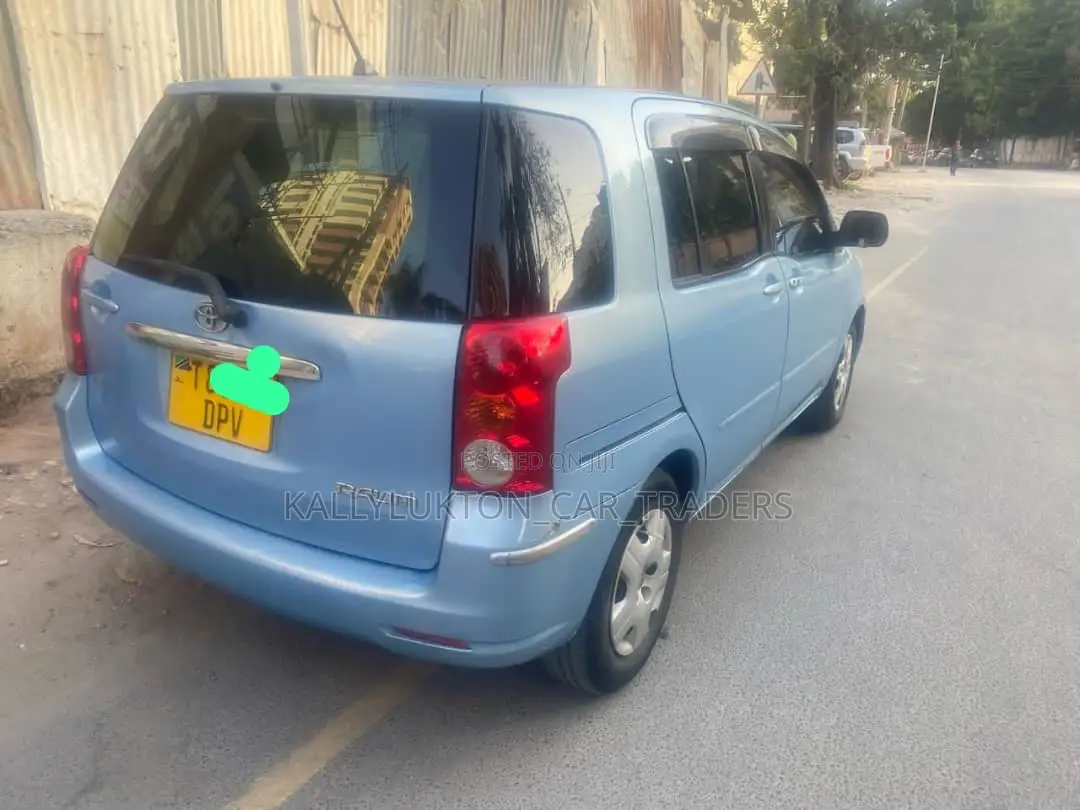 Toyota Raum 2007 Blue