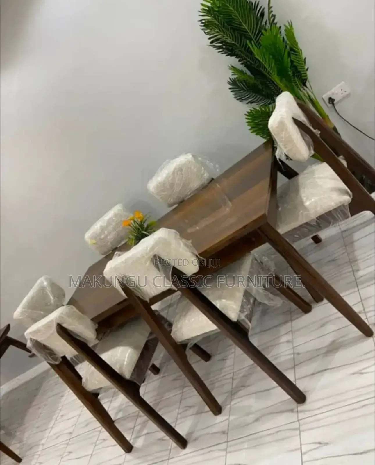 Dinning Table Ya Kisasa