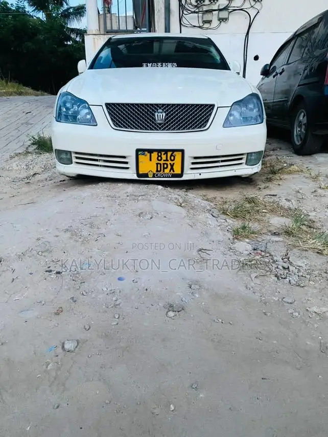 Toyota Crown Royale 2005 White