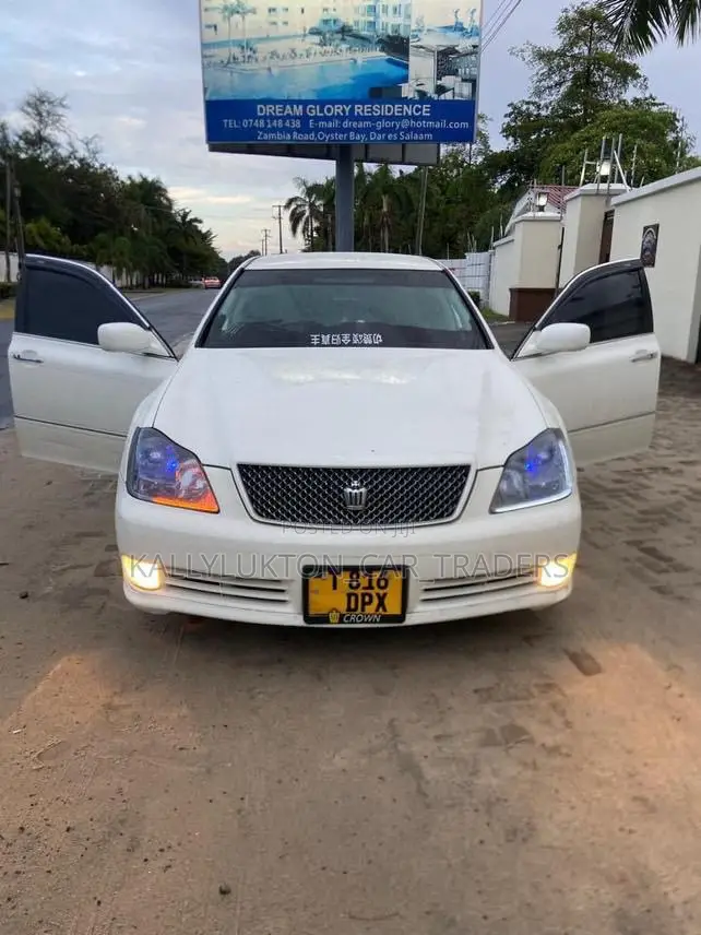 Toyota Crown Royale 2005 White