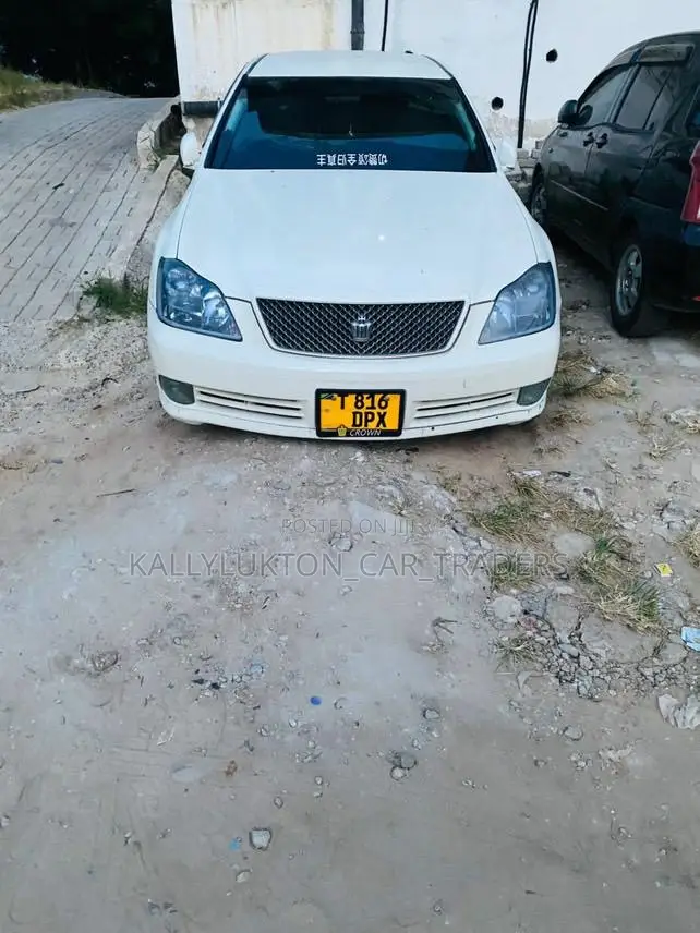 Toyota Crown Royale 2005 White