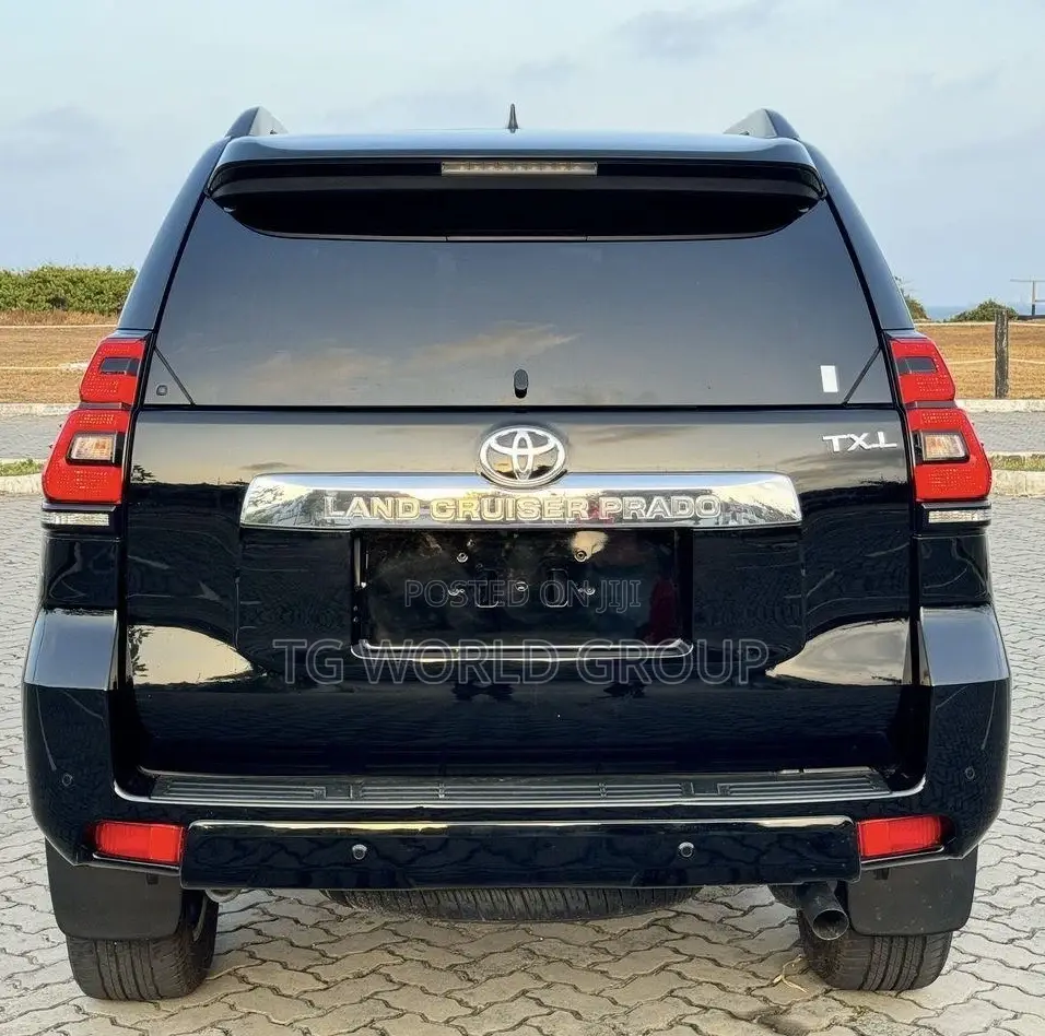 Toyota Land Cruiser Prado 2023 Black
