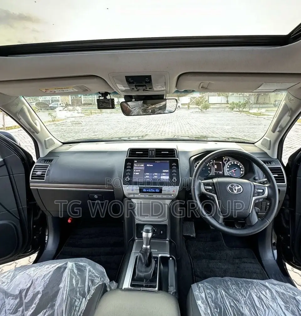 Toyota Land Cruiser Prado 2023 Black