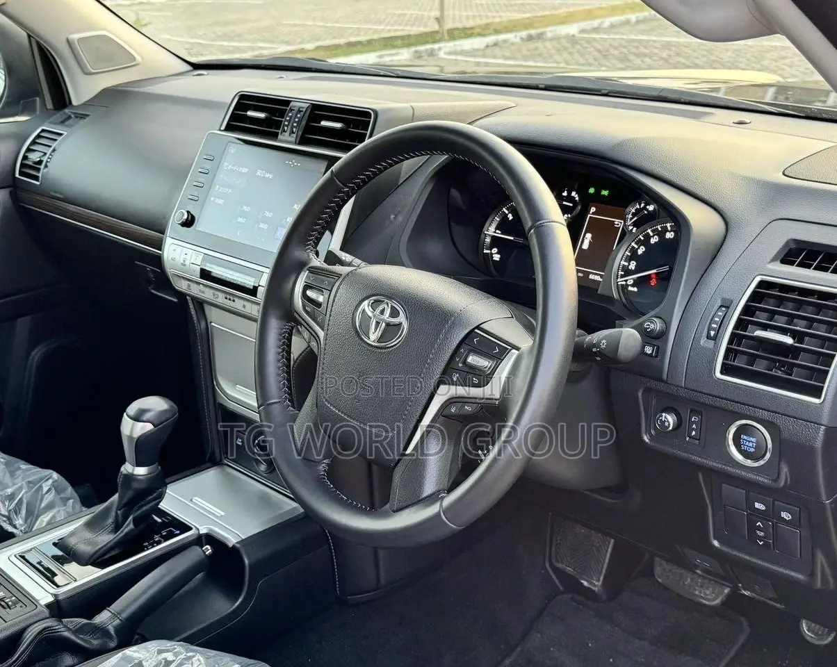 Toyota Land Cruiser Prado 2023 Black