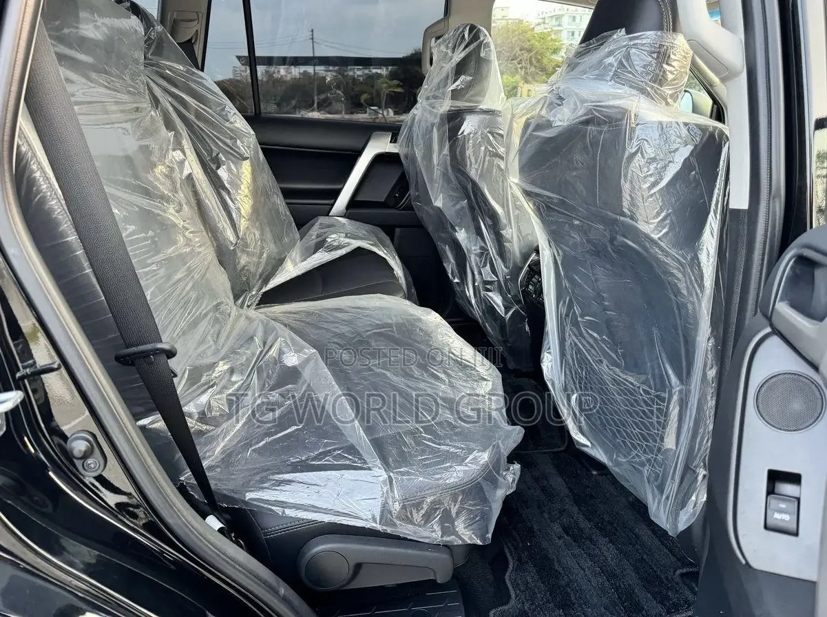 Toyota Land Cruiser Prado 2023 Black