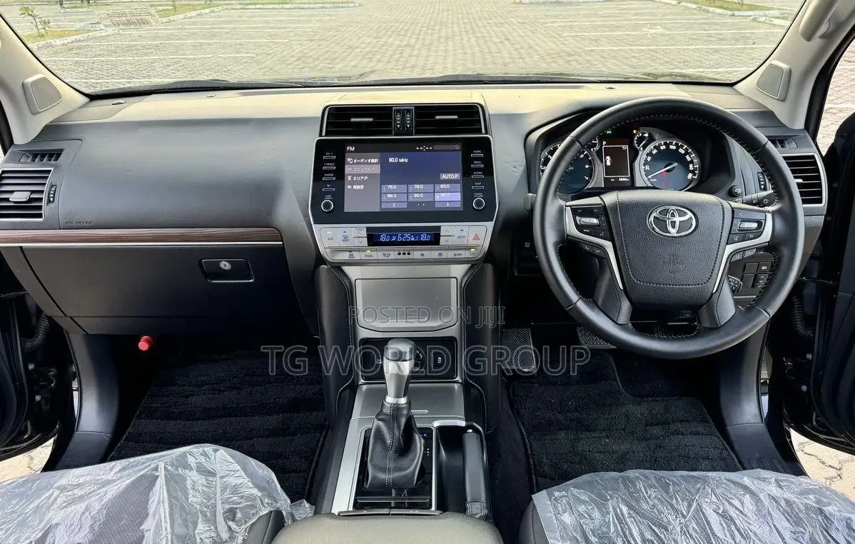 Toyota Land Cruiser Prado 2023 Black