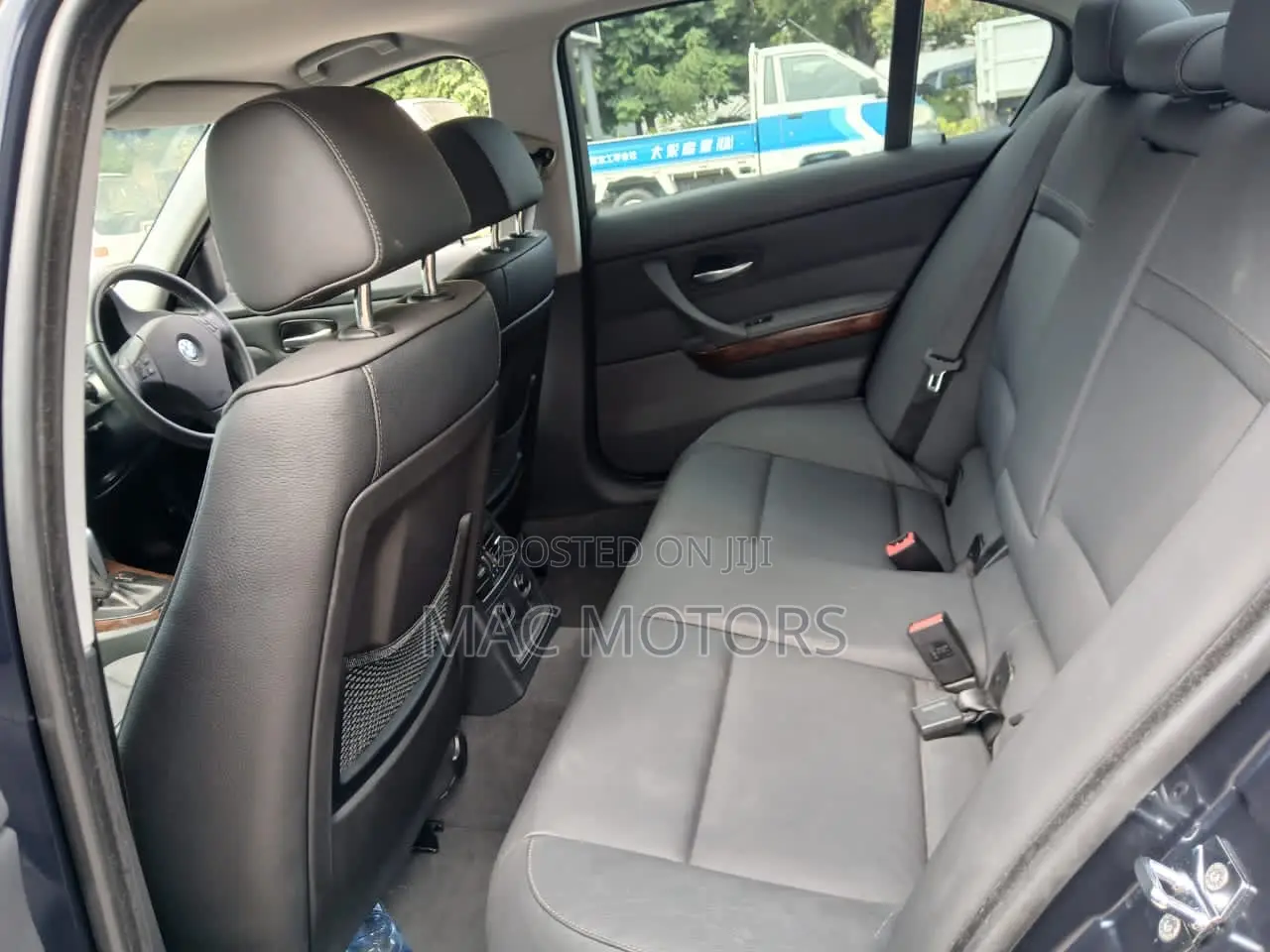 BMW 3 Series 320i RWD 2010 Blue
