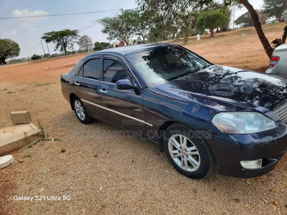 Toyota Mark II 2002 Blue