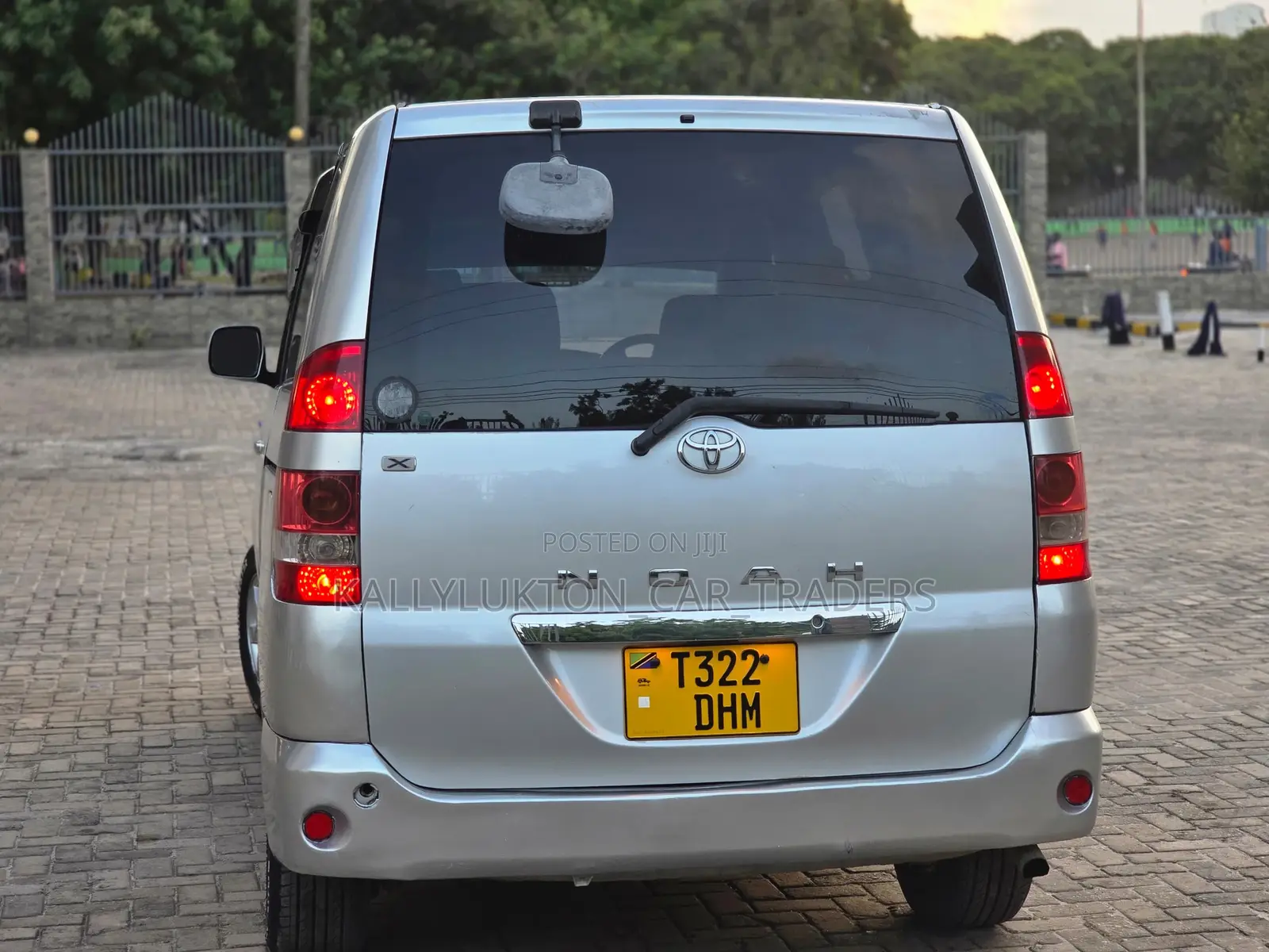 Toyota Noah 2003 Silver