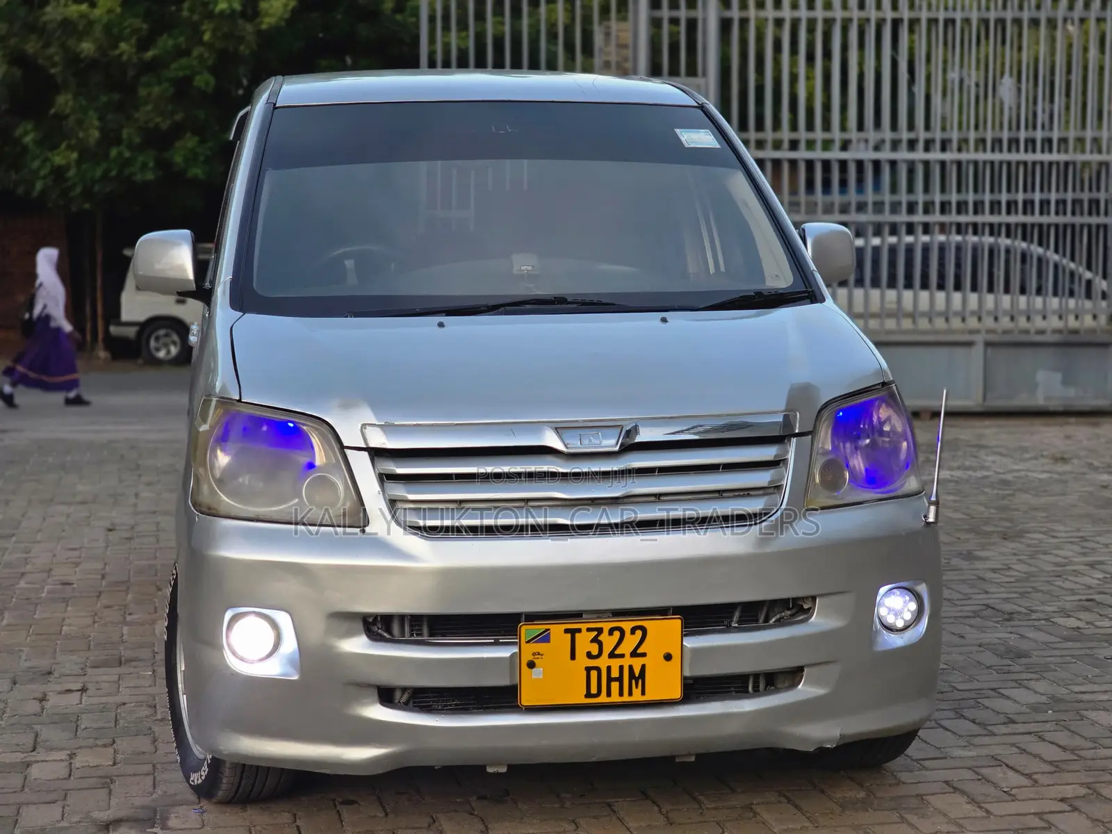 Toyota Noah 2003 Silver
