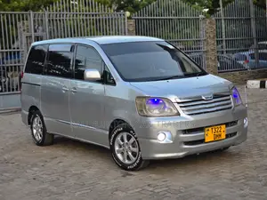 Toyota Noah 2003 Silver