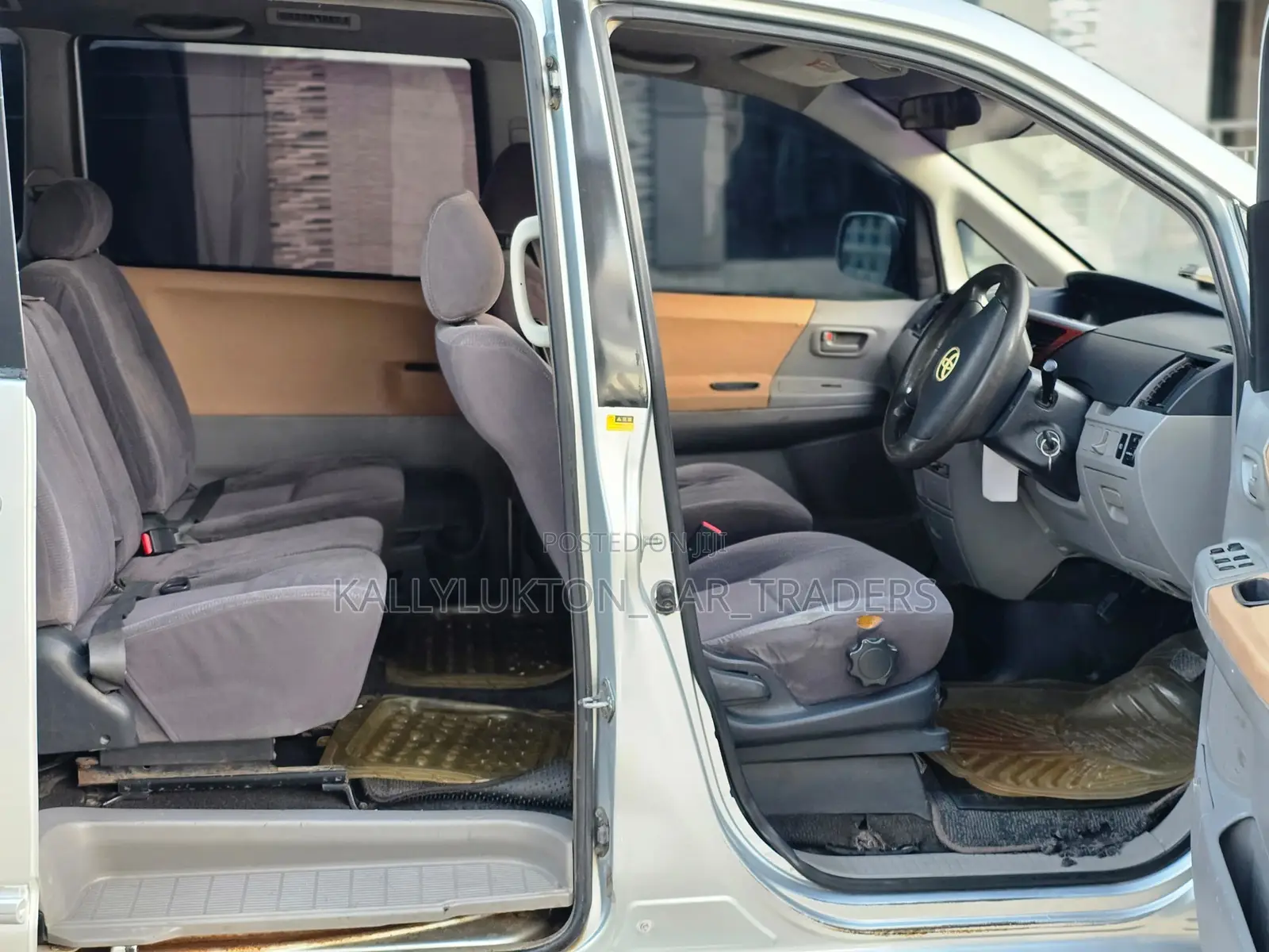 Toyota Noah 2003 Silver